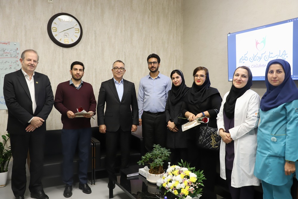 تقدیر از منشی‌های برتر اورژانس در  شیفت عصر و شب و روز های تعطیل بر اساس ارزیابی مدیران کشیک بیمارستان فوق تخصصی کودکان حکیم