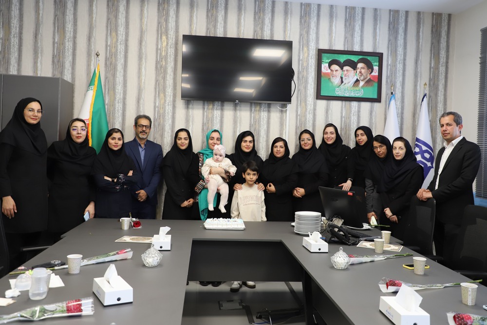 تجلیل از جایگاه ارزشمند منابع انسانی در بیمارستان فوق‌تخصصی کودکان حکیم 