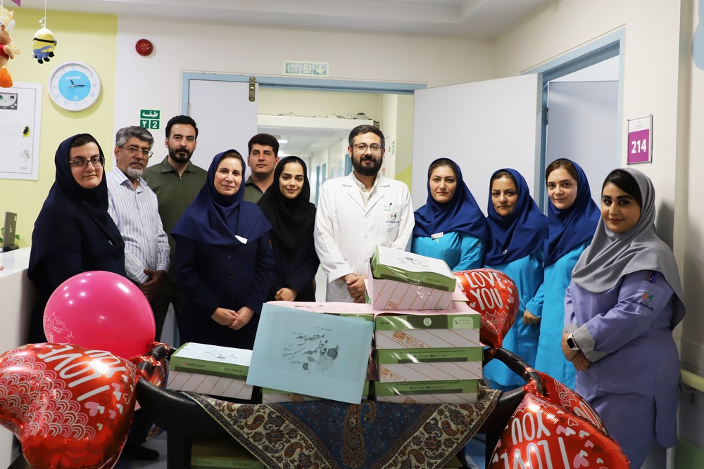 نکوداشت روز دختر و آغاز دهه کرامت در بیمارستان فوق تخصصی کودکان حکیم
