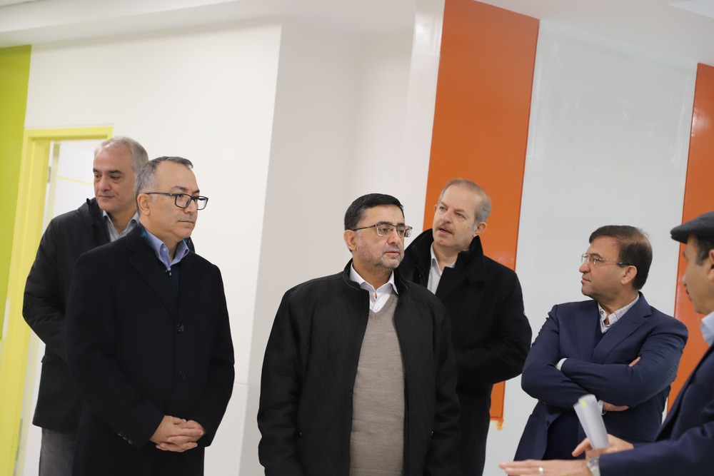 بازدید رئیس و معاونان توسعه و درمان دانشگاه علوم پزشکی تهران از ساختمان جامع درمان سرطان کودکان بیمارستان کودکان حکیم